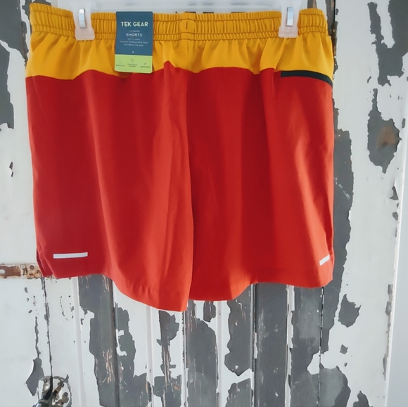 NWT $30 LARGE TEK GEAR REFLECTIVE RUNNING SHORTS - Picture 4 of 11